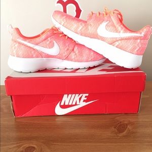 Nike ROSHES size 7