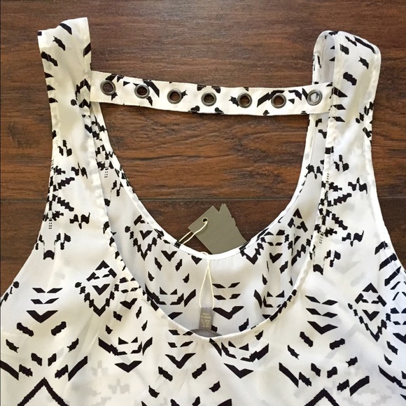 White and black tribal print shirt - Picture 3 of 4