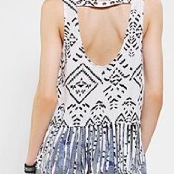 White and black tribal print shirt - Picture 4 of 4