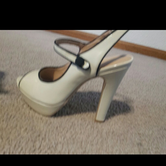 Size 8 Woman's shoes