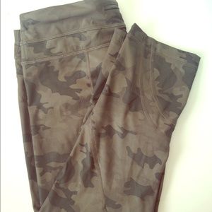 LuluLemon Run Inspire II crops in green camo