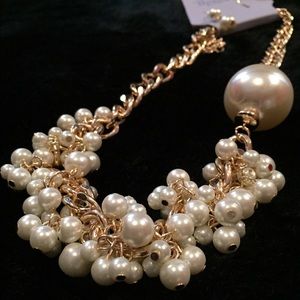 Pearl necklace with free bracelet!