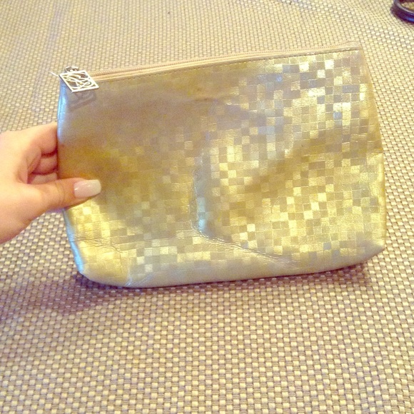 "Be & D" Gold Makeup Bag✨
