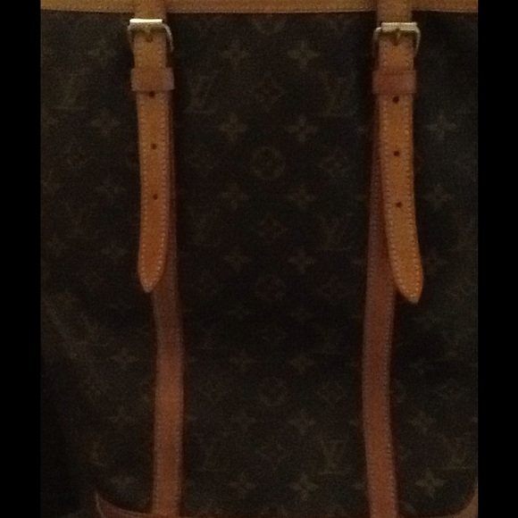Authentic LV Louis Vuitton GM Bucket - Picture 2 of 4