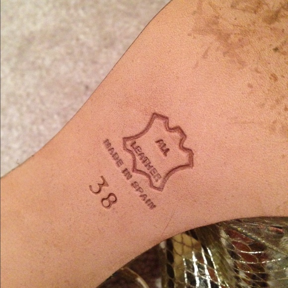 L.K. Bennett gold metallic heels - Picture 3 of 3