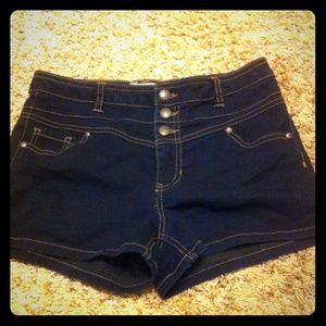 High waists jeans.