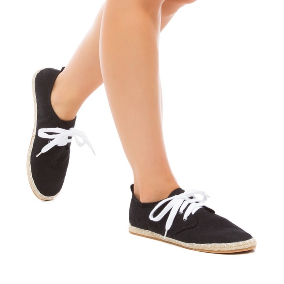 Espadrille sneaker size 6