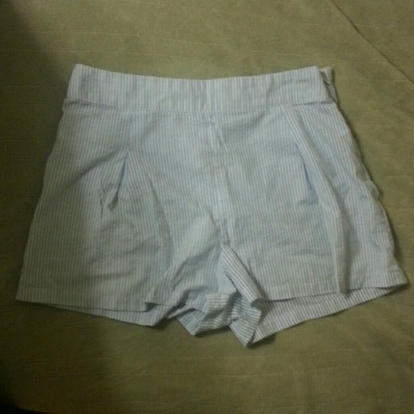 Super cute Striped shorts with pleats - Picture 1 of 2