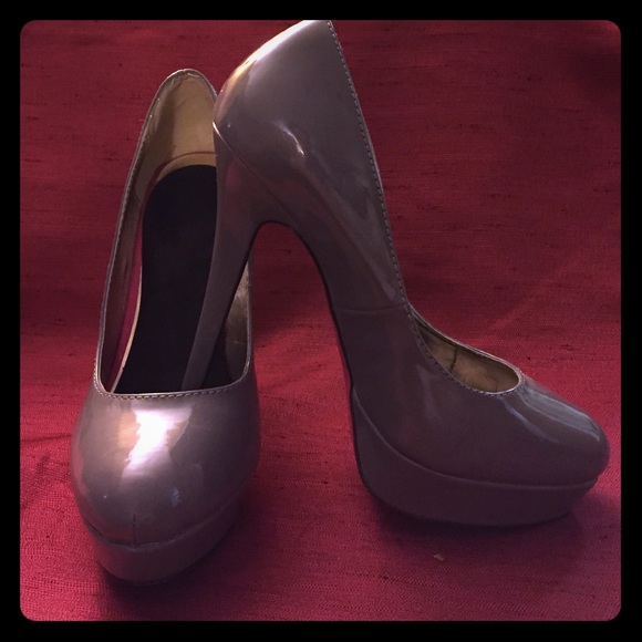 Grey Platform Shoedazzle Pumps