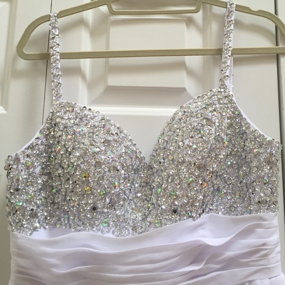 A party dress gorgeous for day or night - Picture 2 of 3