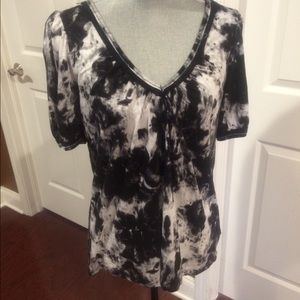 Michael Kors Black and white v cut top