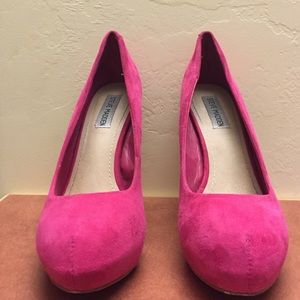 Steve Madden Pink Suede Pumps