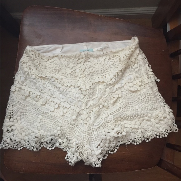 LACE SHORTS
