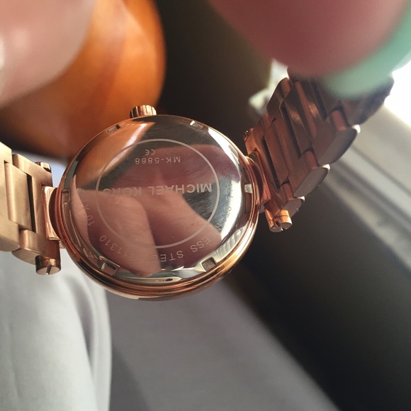 Women's rose gold Michael Kors watch. - Picture 3 of 4