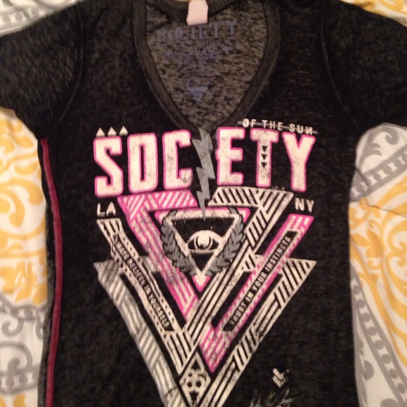 New buckle fighting shirt. Retails at 40$