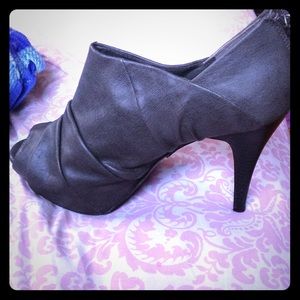 Simply Vera vera wang high heel.