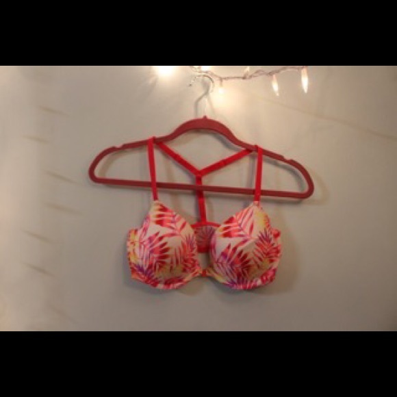 Victoria secret's Pink bra, Unclips in front