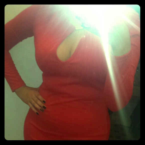 Red fitted sleeve dress