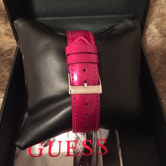 Women's Guess watch 💖 - Picture 3 of 4