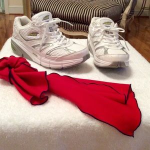 DROP PRICE !!  Avis tennis shoes