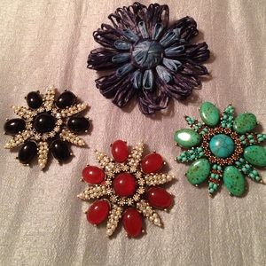 (Bundle purchase) 4 Chico's pins. Brand new