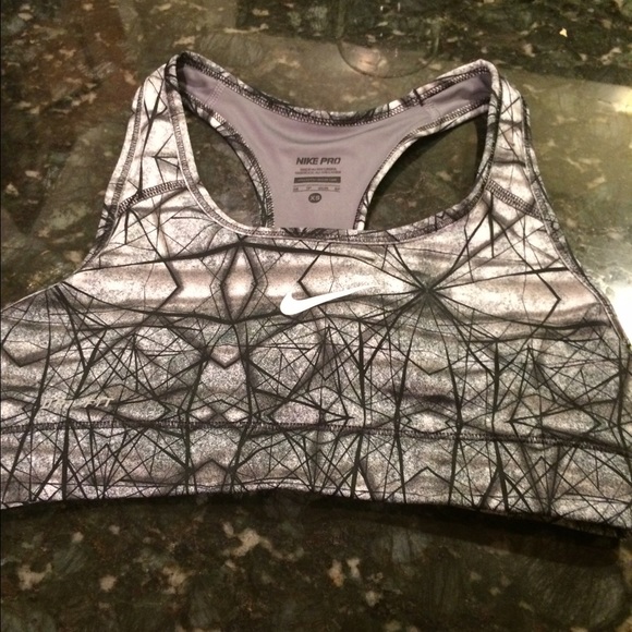 Nike pro sports bra