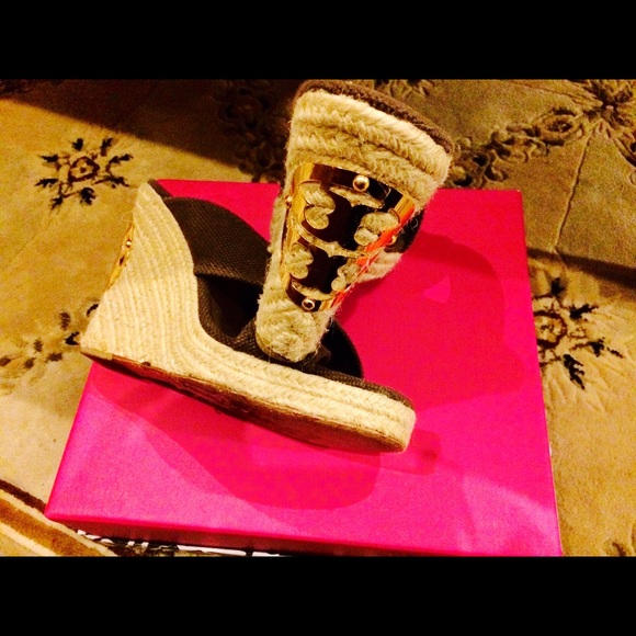 TORY BURCH WEDGES 9.5 dark brown.