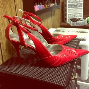Red pointed-toe heels