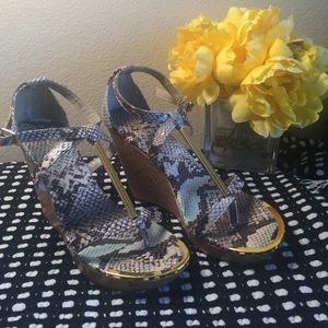 EUC Mossimo 4" snake print wedge heel. Size 8.5