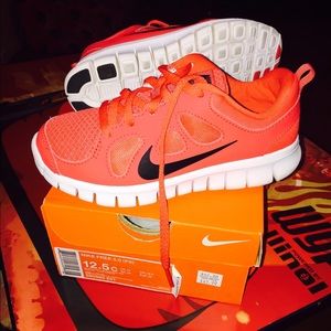 Kids Nike Free 5.0 Sneakers!!!