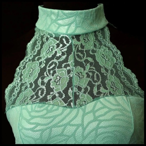 D5 Mint Green Textured Rose Lace Trim Stretch Top - Picture 3 of 4