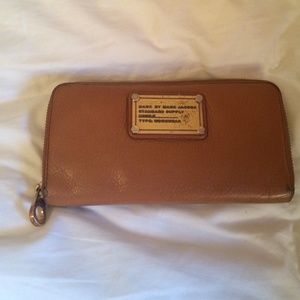 Marc Jacobs Tan Wallett