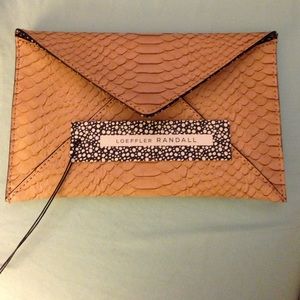 Envelope clutch