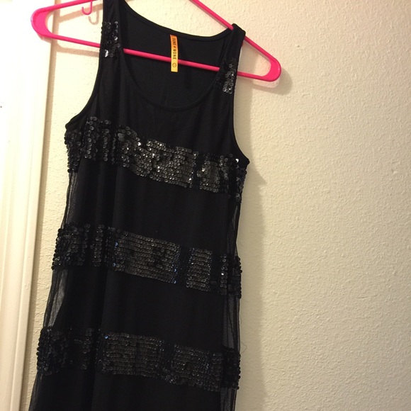 Black sequined part dress - Picture 2 of 3