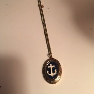 Long chain anchor locket