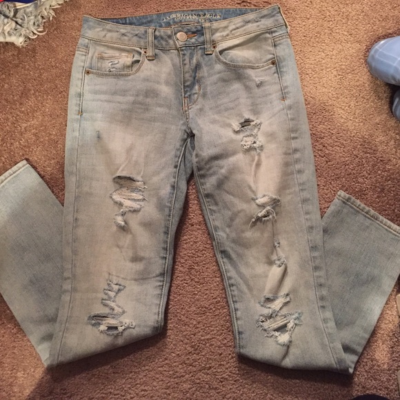 American Eagle Outfitters Denim - NWT American Eagle ripped skinny jeans