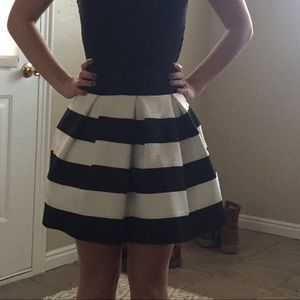 XS Black and White Skirt