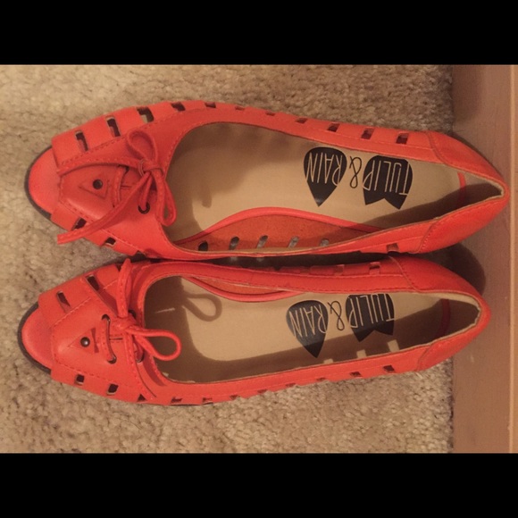 Orange flats! - Picture 1 of 3