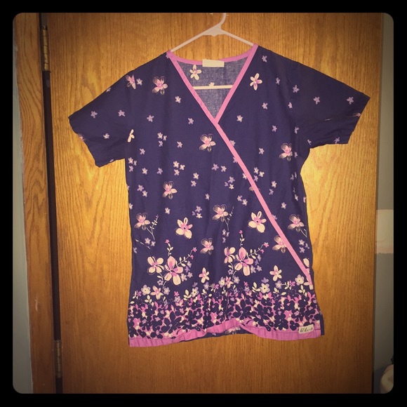 ⚡️Bundled⚡️ Flower scrub Top and 2 Bottoms