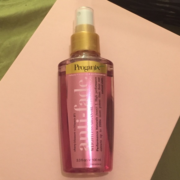 🚫🚫🚫sold🚫🚫Proganix anti-fade spray.