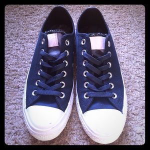 Converse navy blue
