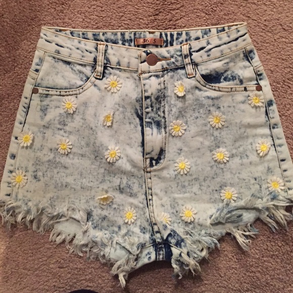 High waisted daisy shorts