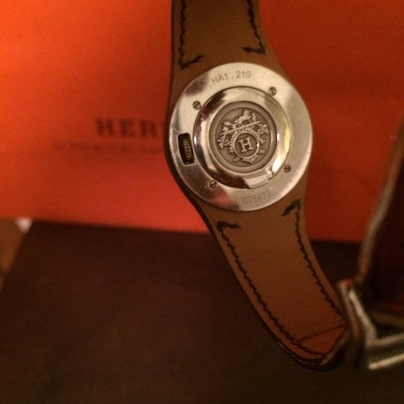 Hermès Harnais Wafch, Retail $2100 - Picture 3 of 4
