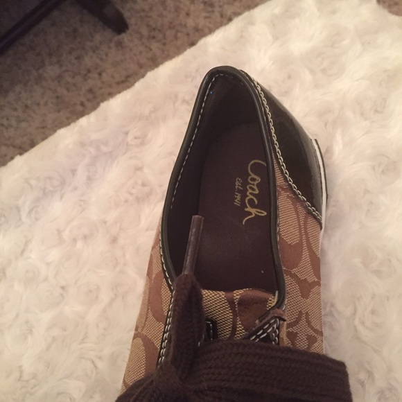 Tan and brown Coach shoes. - Picture 2 of 4