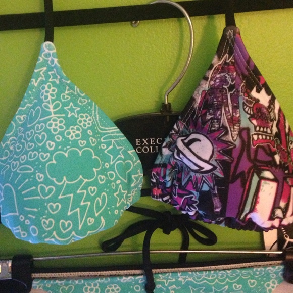 Lost triangle string bikini! - Picture 2 of 4