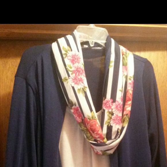 SOLD! Top with matching infinity scarf.