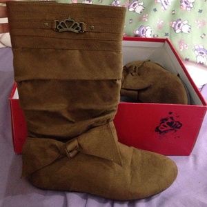 Brown boots