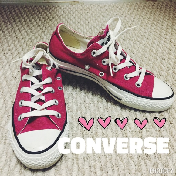 ⛔️RESERVED FOR @sydneyconstance Pink Converse!