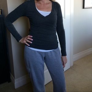 Boutique basic long sleeve charcoal vneck