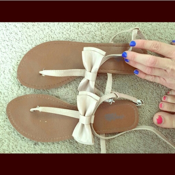 Mocha bow sandals!